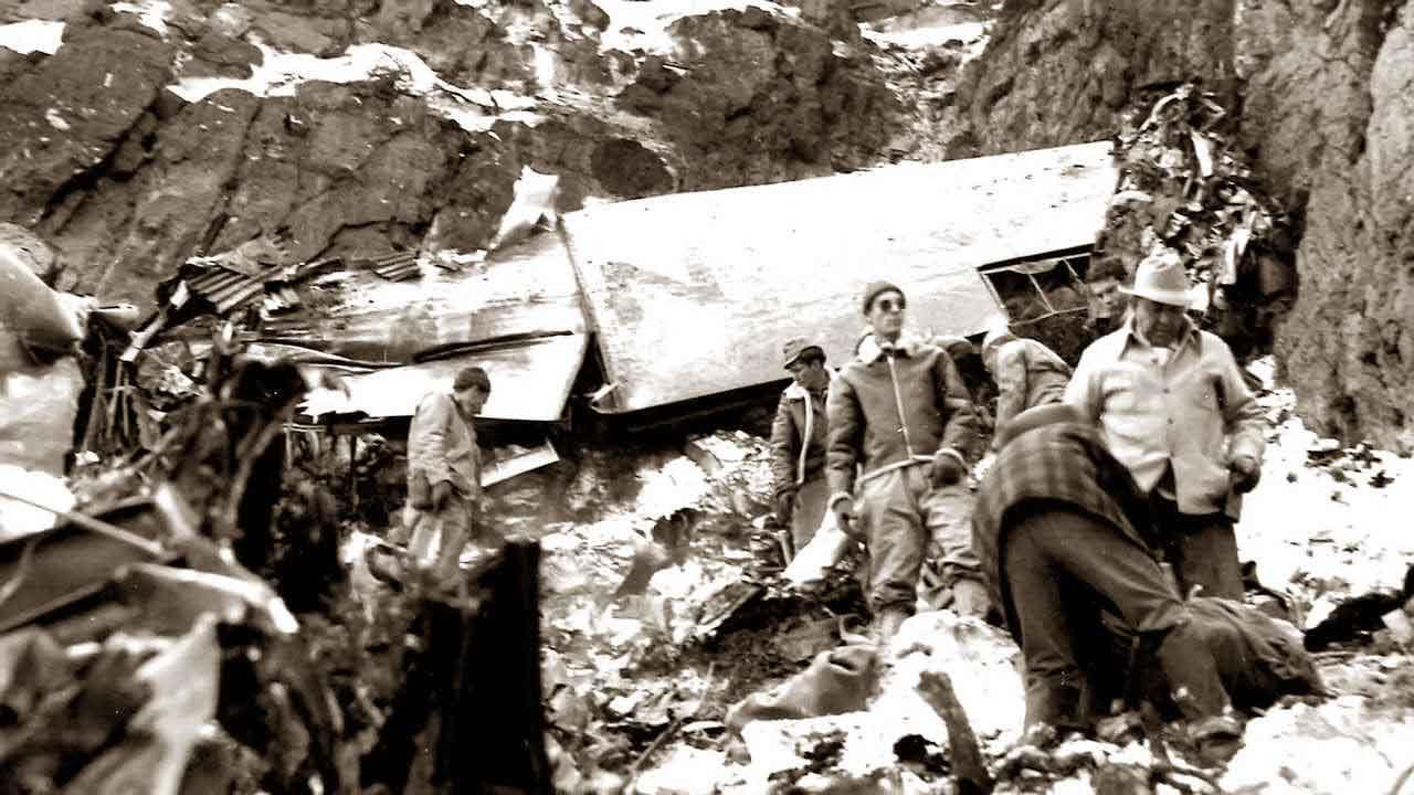 carole-lombard-scene-of-crash-1942.jpg
